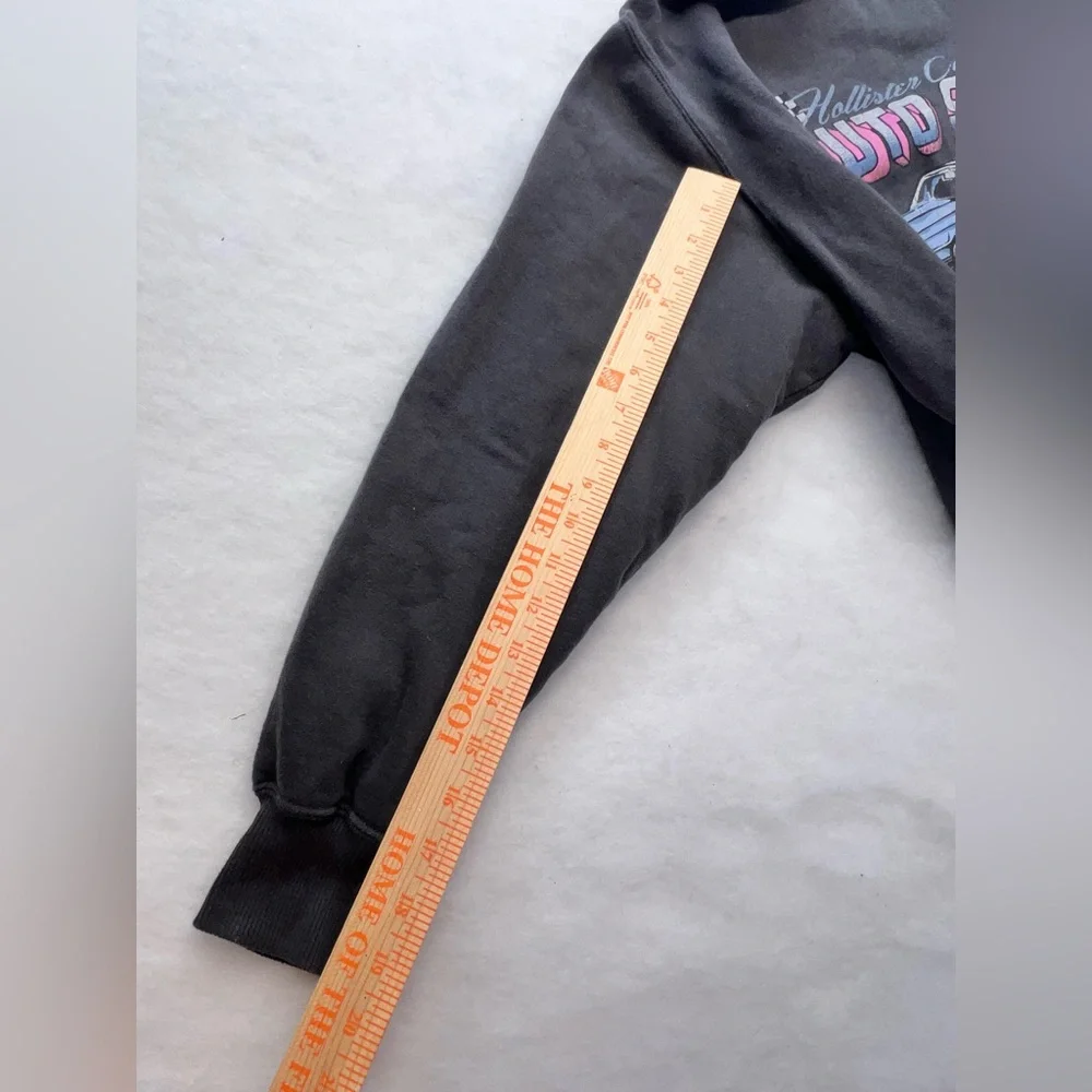 Hollister Graphic Car Show Gray‎ Cropped Sweatshirt, M